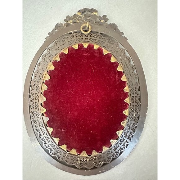 Antique hand painted woman's portrait in gold gilt filigree oval frame - Picture 8 of 10